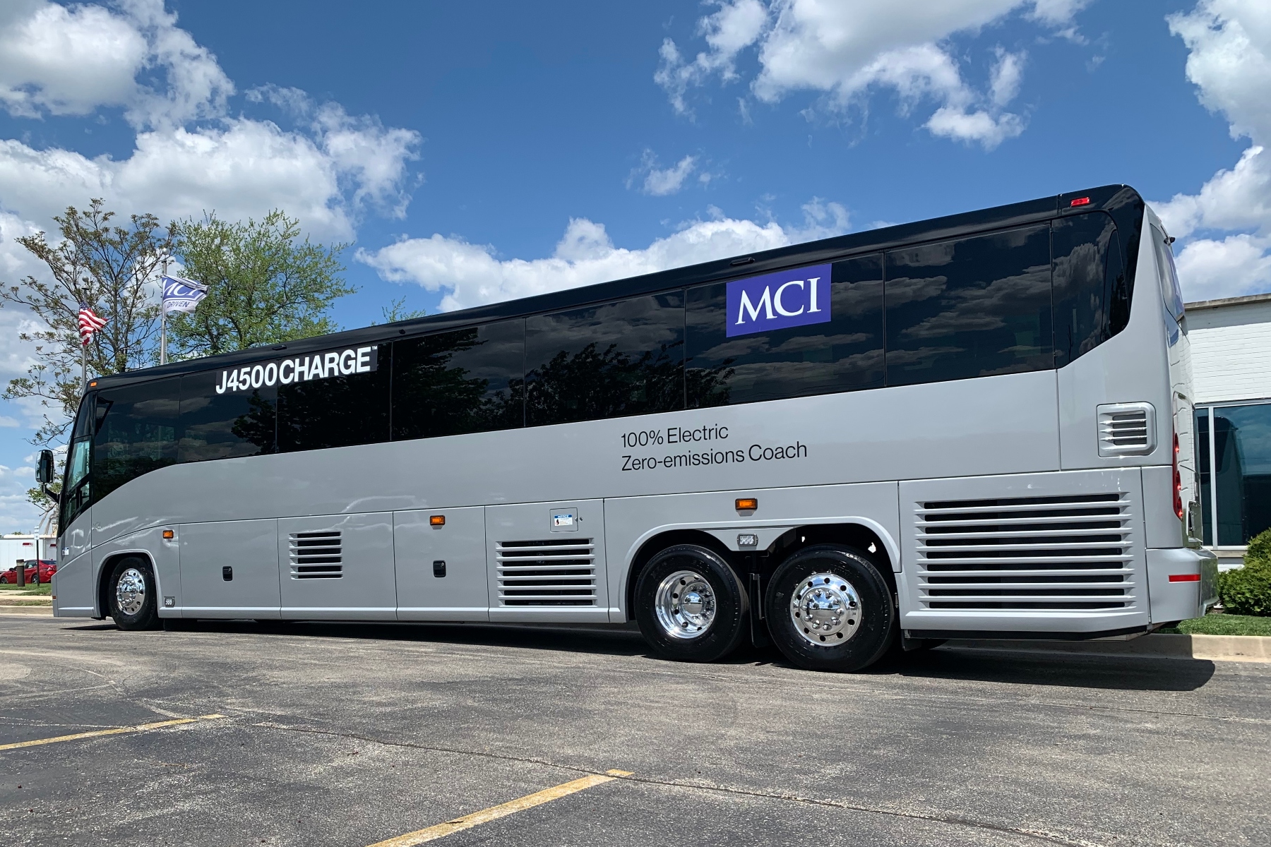 Yankee Line, MCI operate first zeroemissions shuttle for U.S. Open